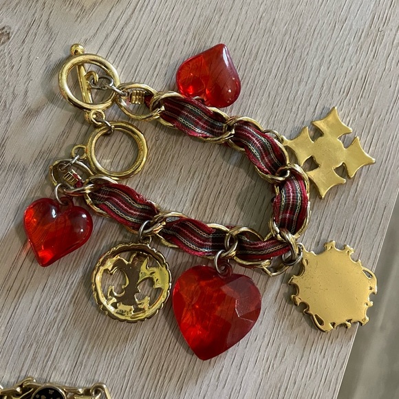 • Cute Charm Bracelet • - Picture 6 of 7